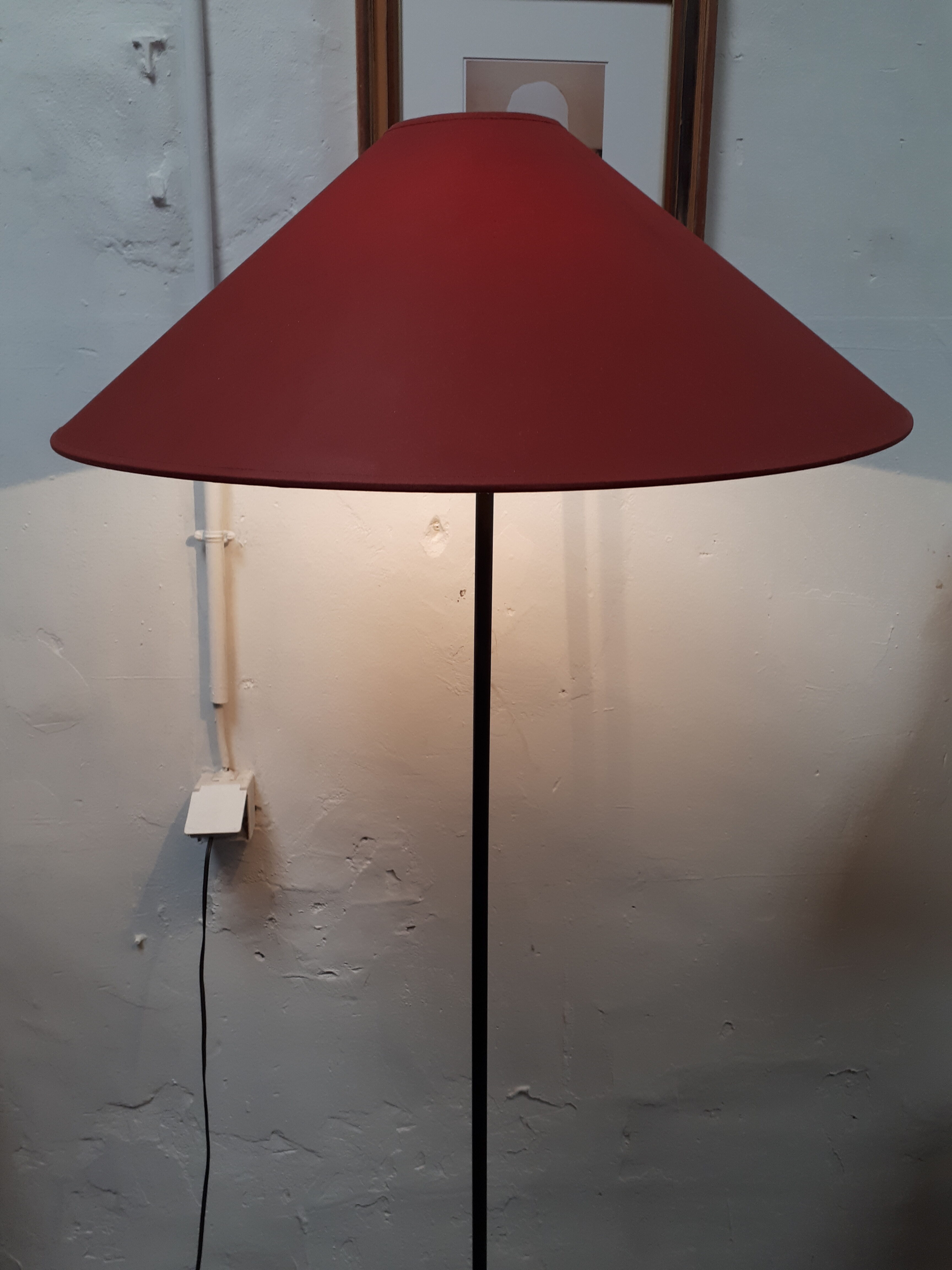 Lampadaire vintage tripode métal noir 1950