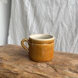 Stoneware mug with handle