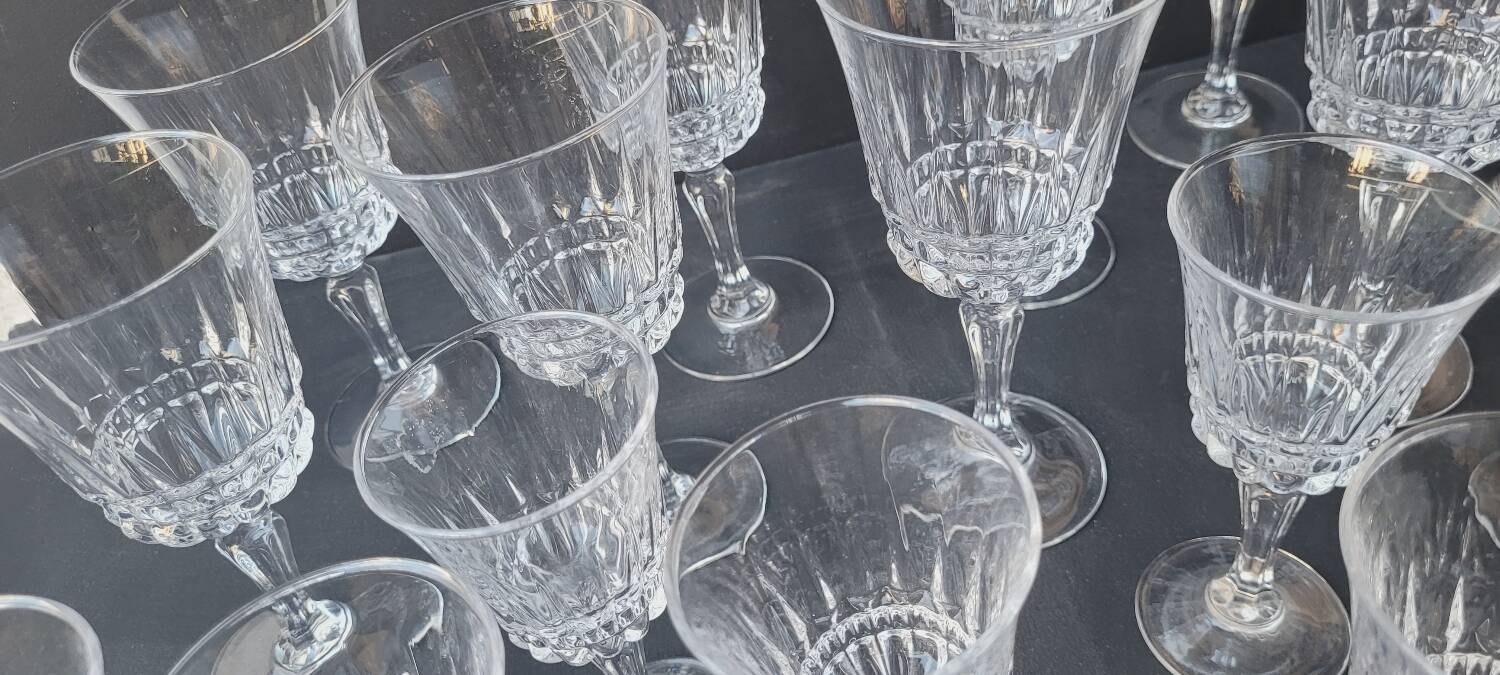 Set of 20 70's stemmed glasses