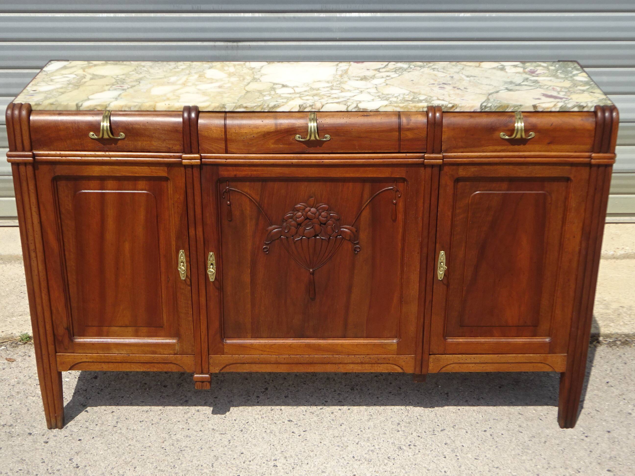 Art Deco sideboard in walnut with a marble top