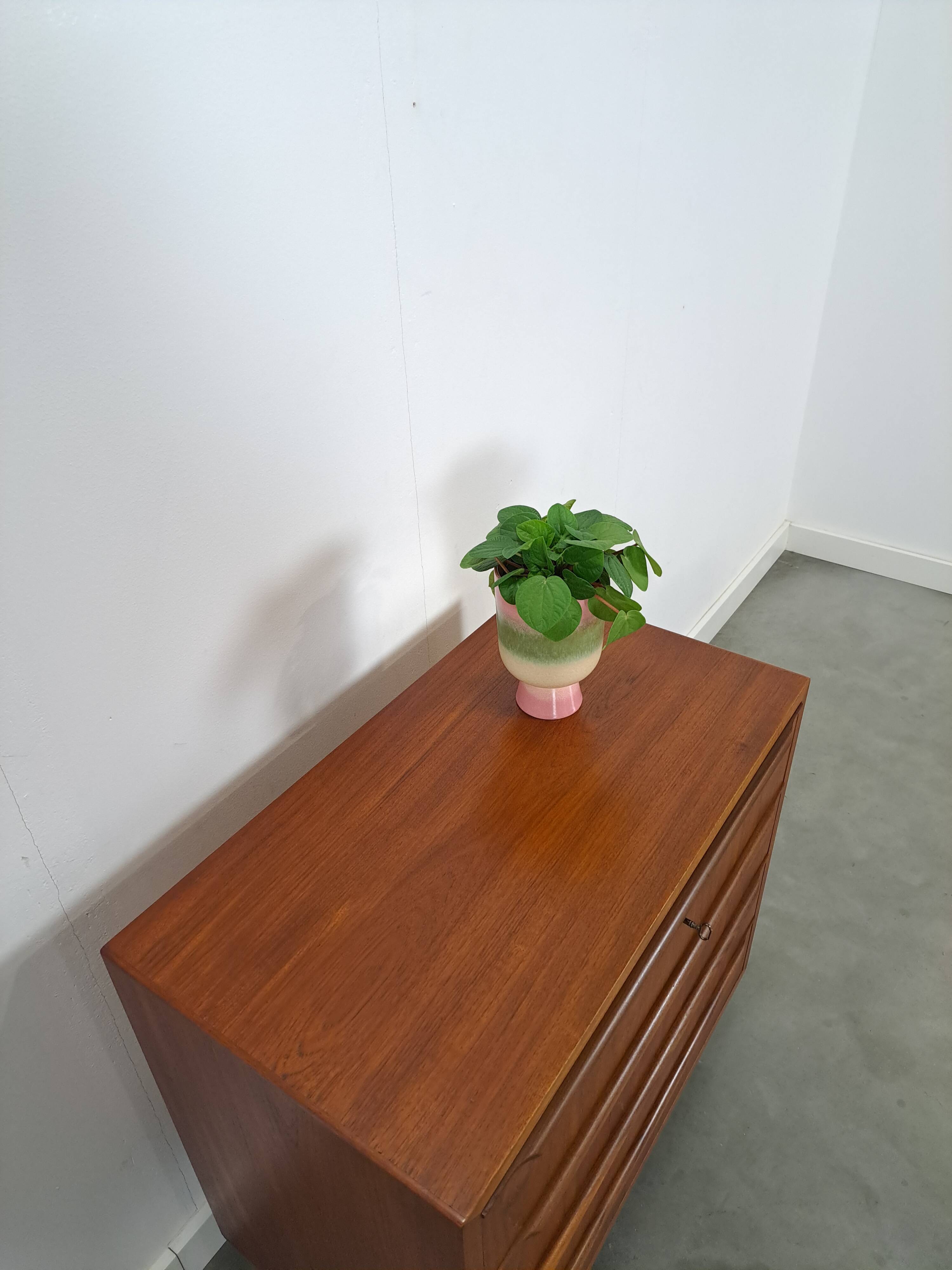 Teak Deense ladekast met 4 lades vintage