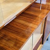 buffet vintage avec un élément supplémentaire