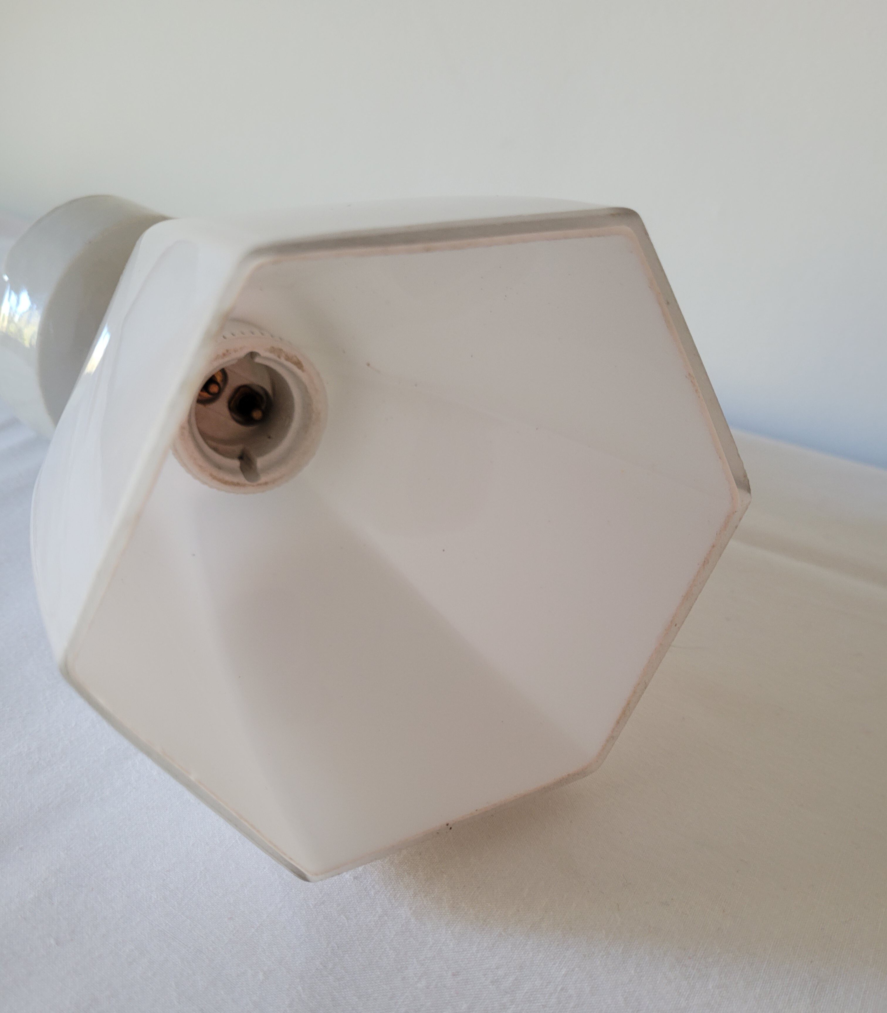 Art Deco wall lamp in porcelain and opaline