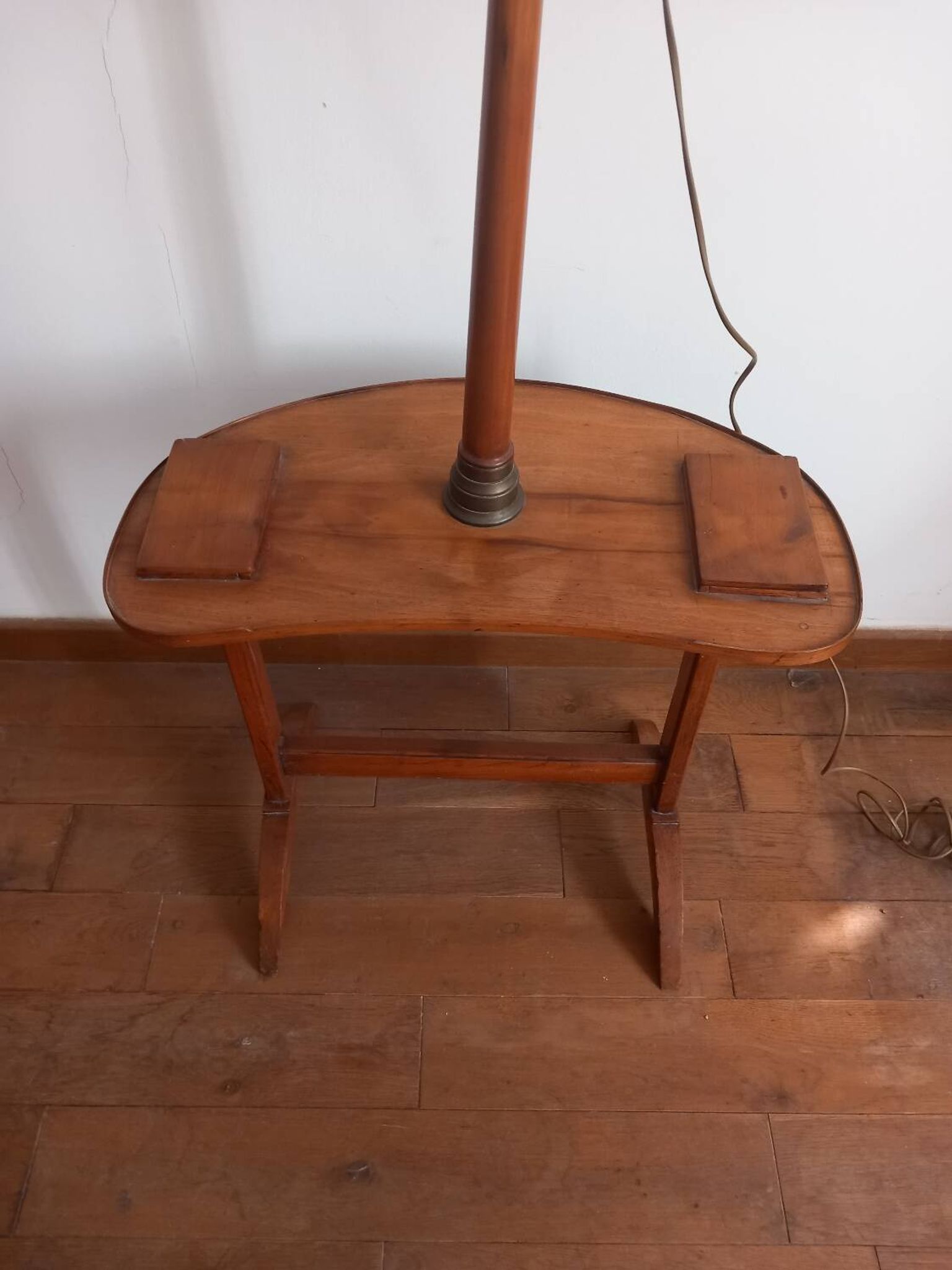 Table lampadaire rognon