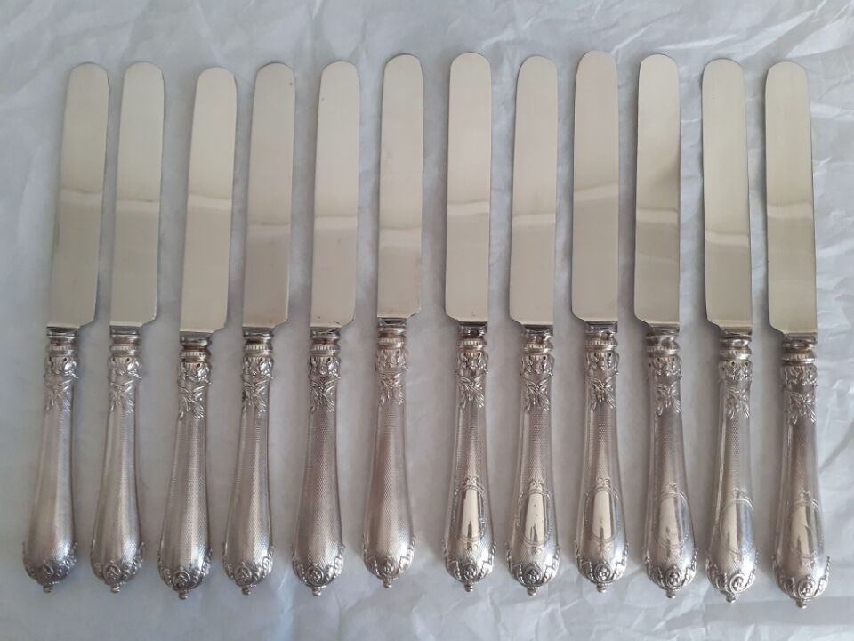 12 knives with silver-plated handles