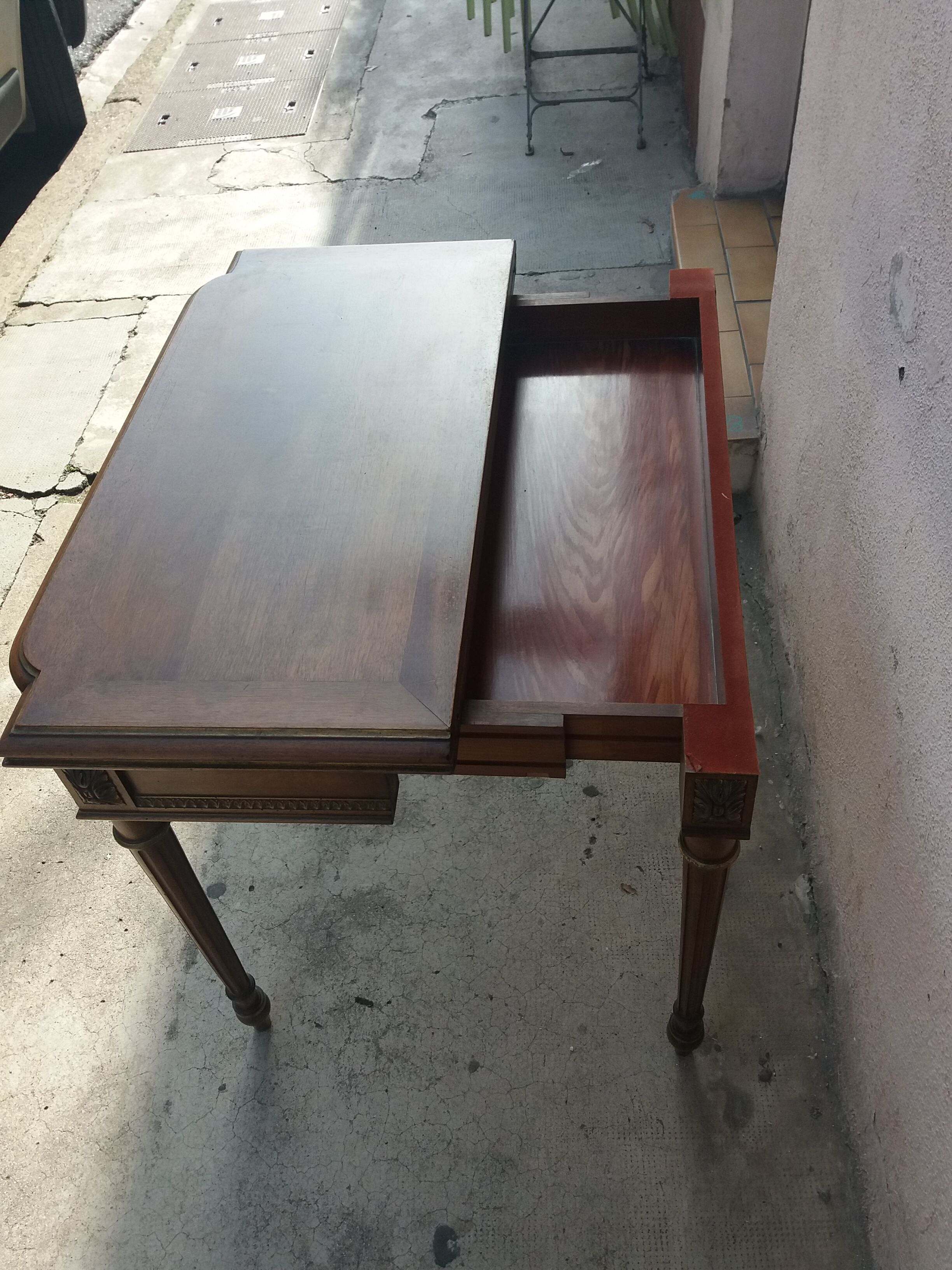 Console and table game at the end of the XIX century Walnut