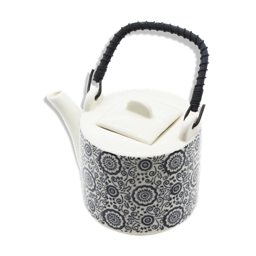 Ceramic teapot flowers