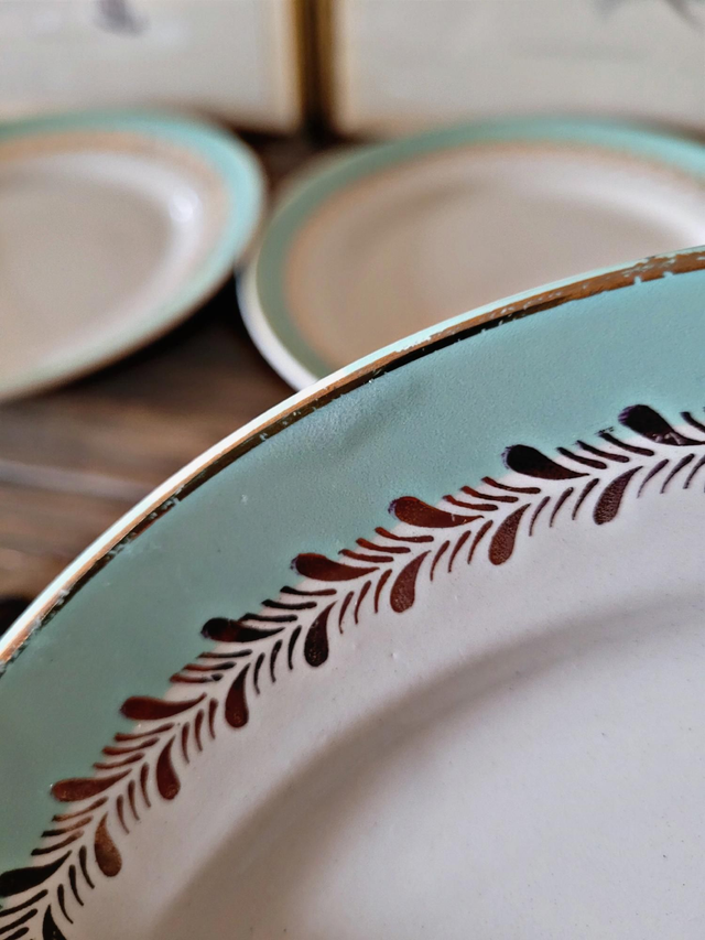Flat plates Lunéville Pierrefonds, gilding and golden foliage