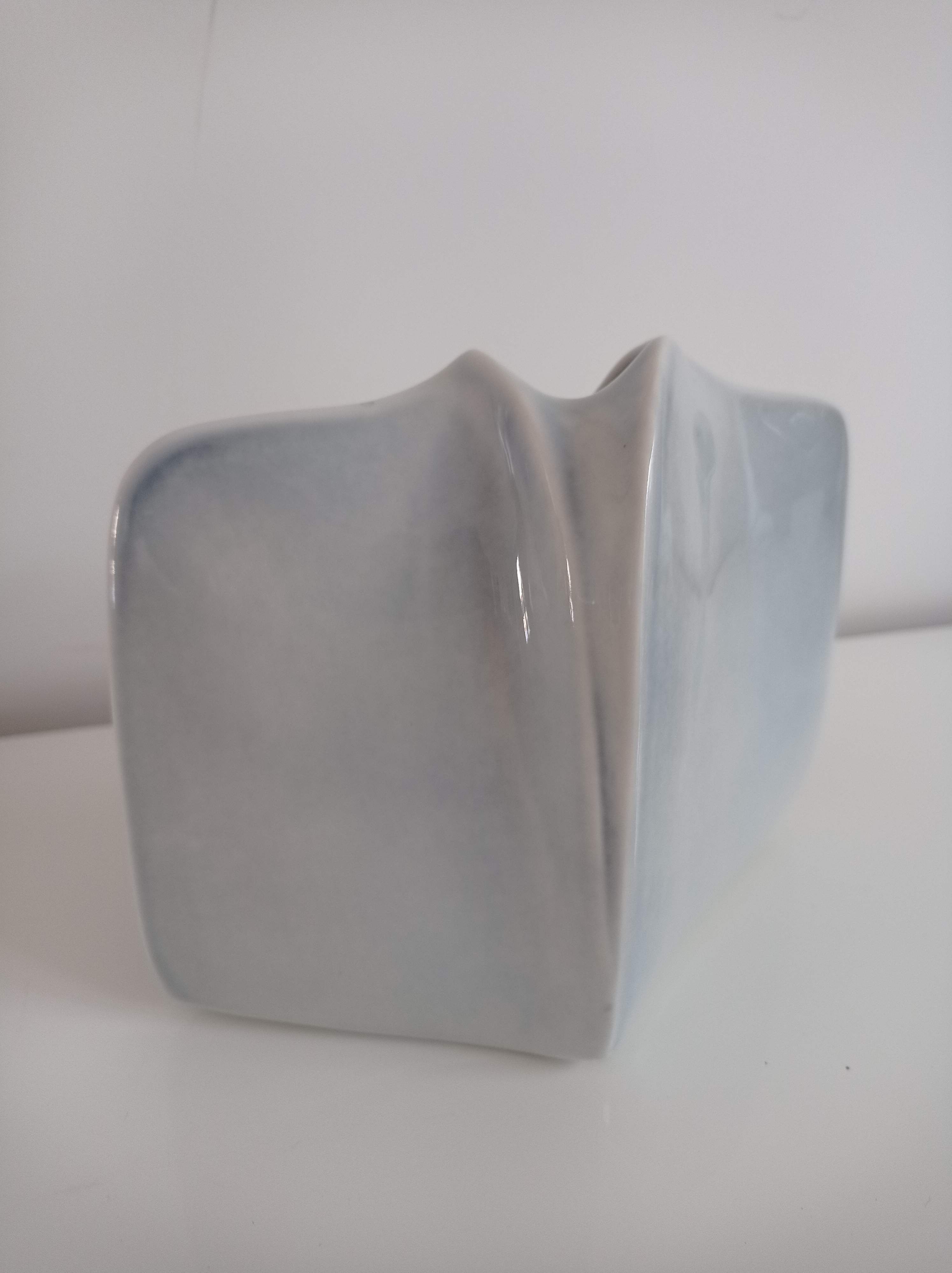 Virebent ceramic vase