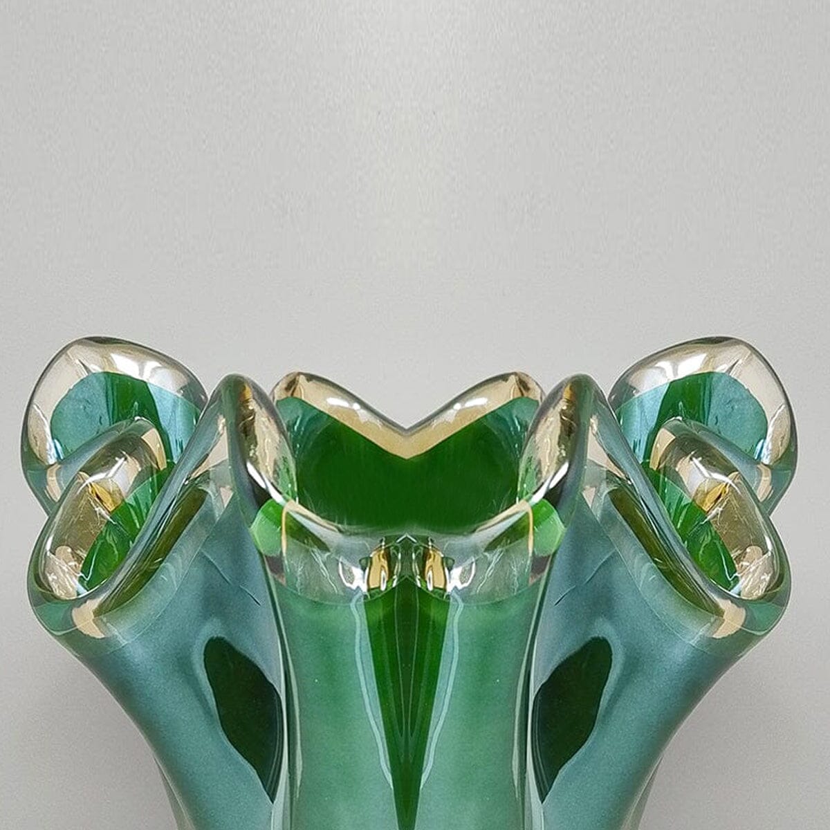1970s Exquisite "Fazzoletto" Murano Glass Vase by Dogi. Made in Italy