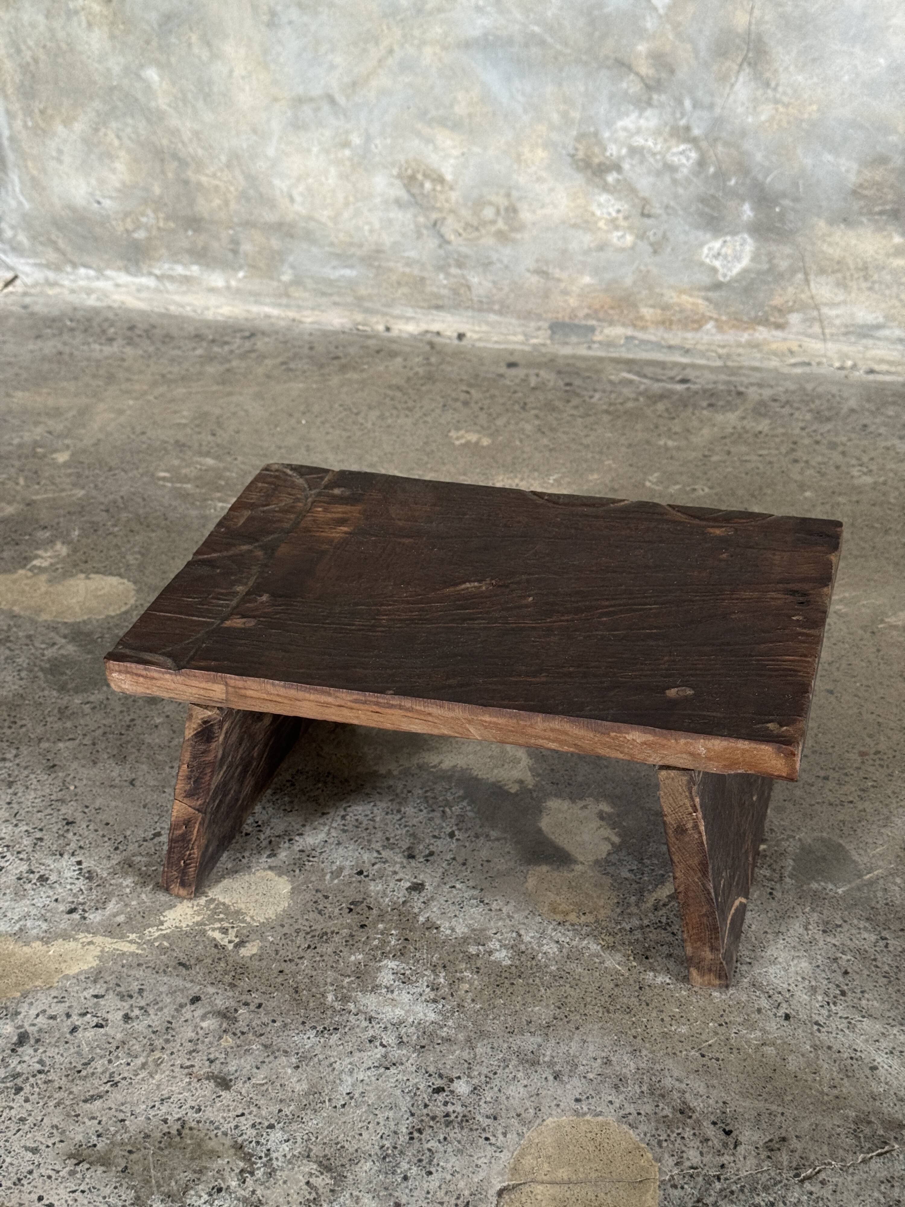 Small auxiliary stool in dark brown upcycled teak wood, engraved (3275)
