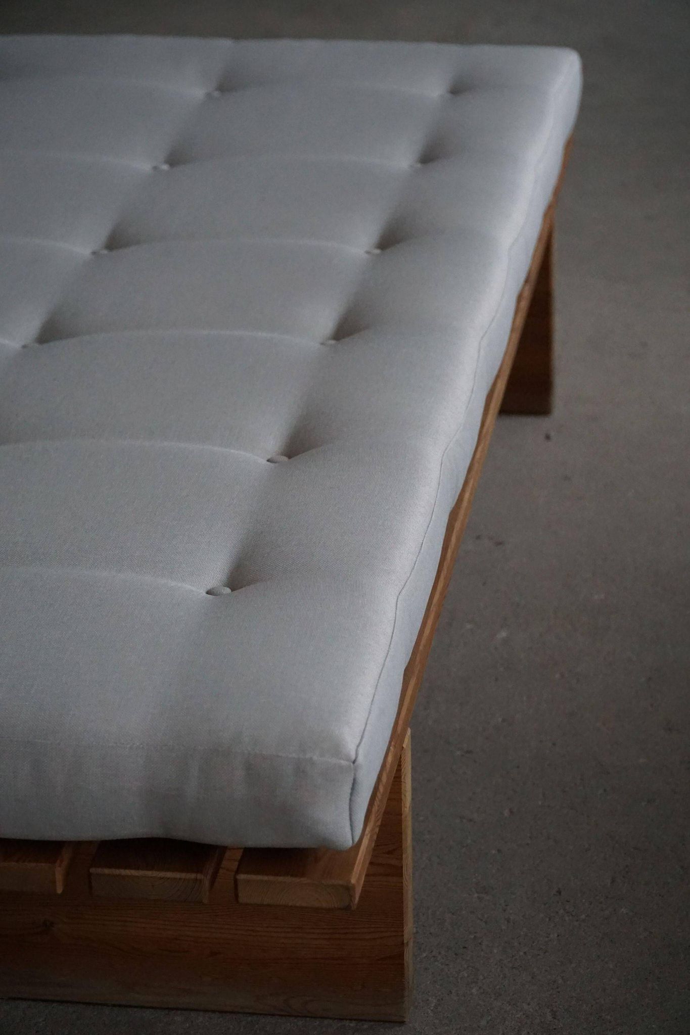 Modern Danish daybed, reupholstered, made of pine, by Nyt i Bo, 1970s.