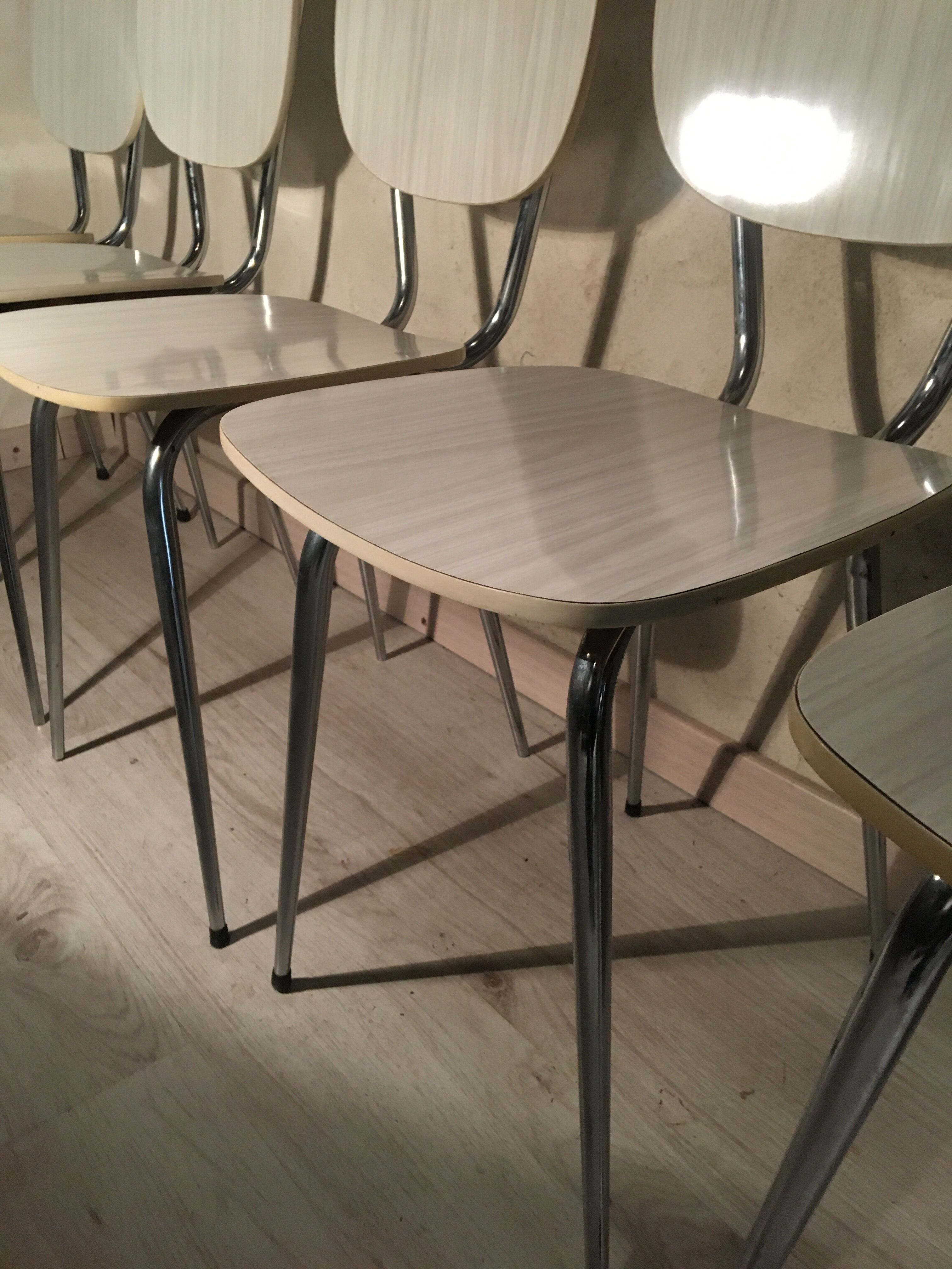 Lot de 5 chaises en formica blanches 1970