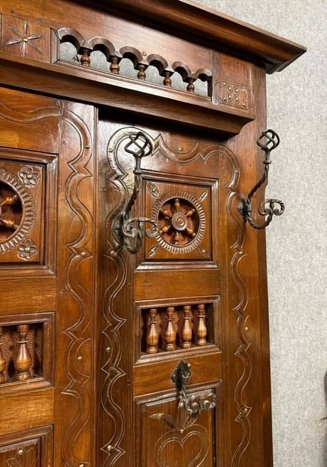 Porte manteaux a fonction de coffre en chene massif vers 1880
