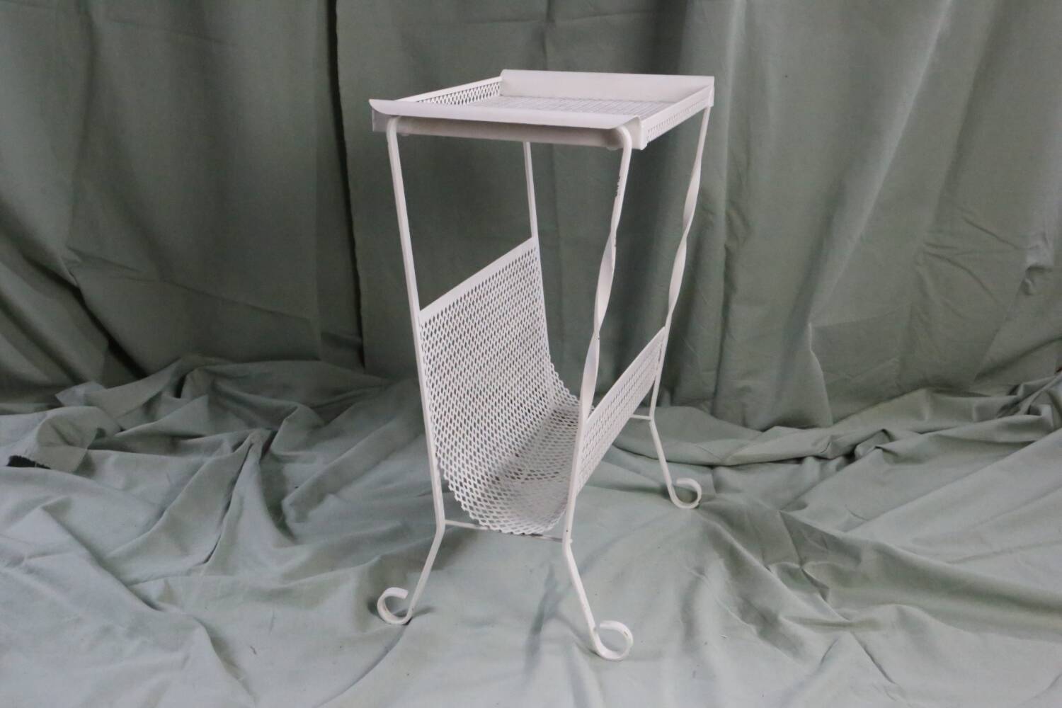 Mategot style magazine rack