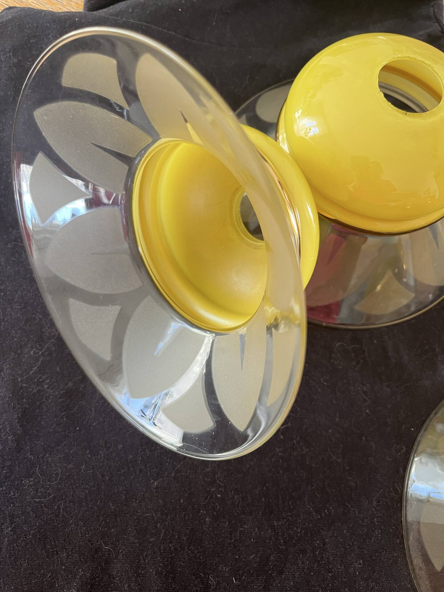 Set of 3 frosted glass and yellow opaline tulips — Vintage 1970