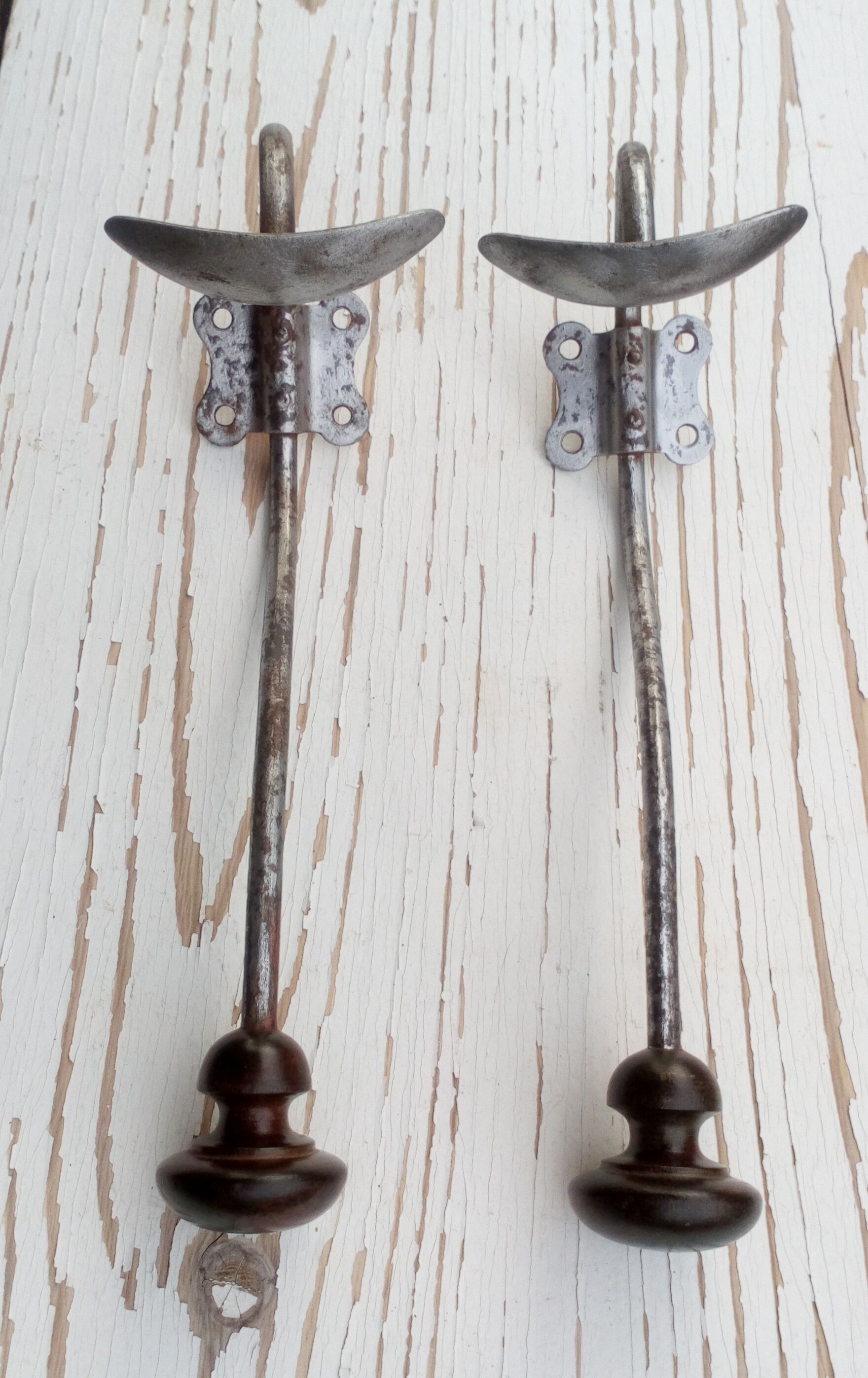 Double hooks in metal and wood