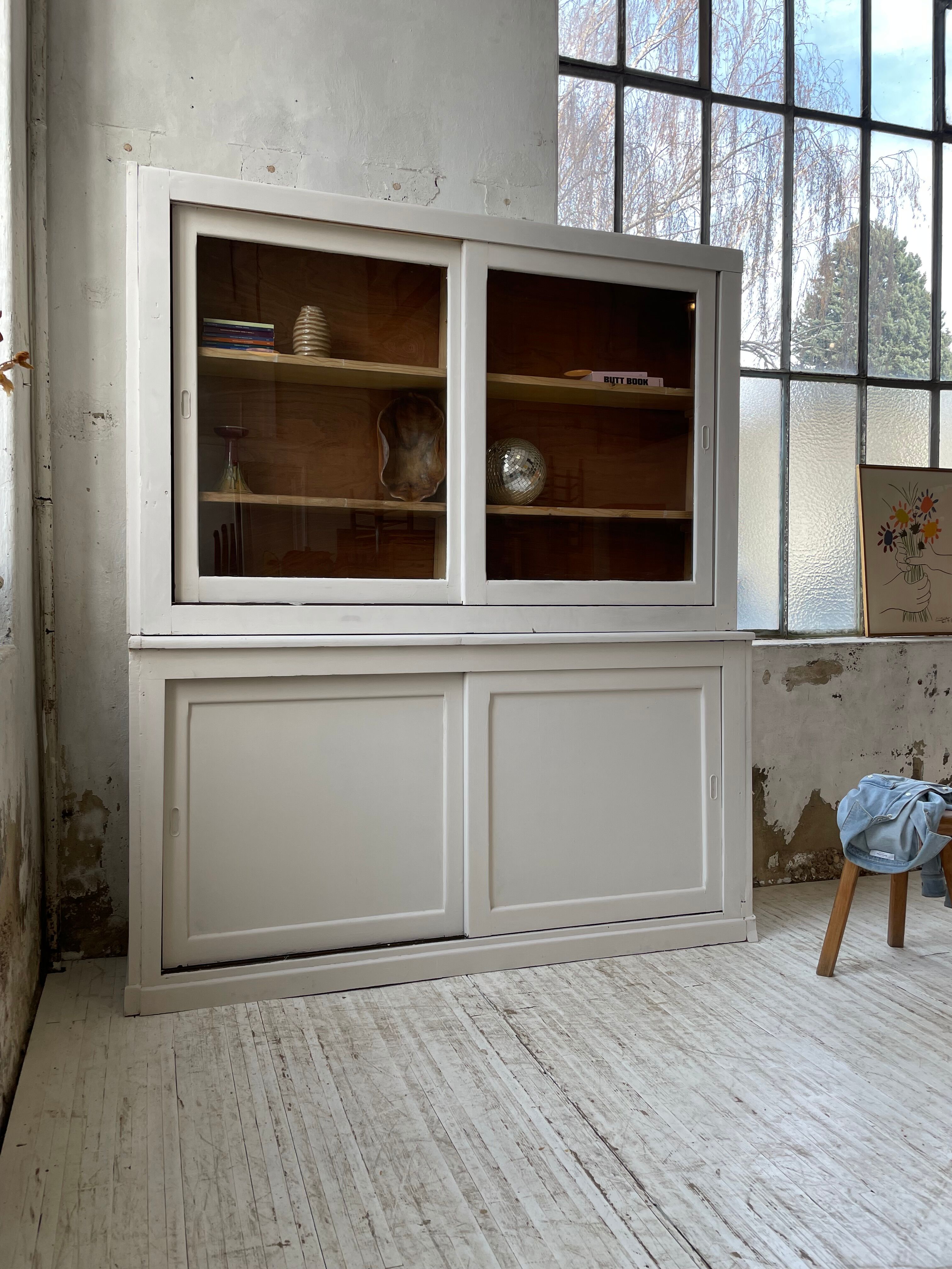 Library showcase ivory white sliding doors