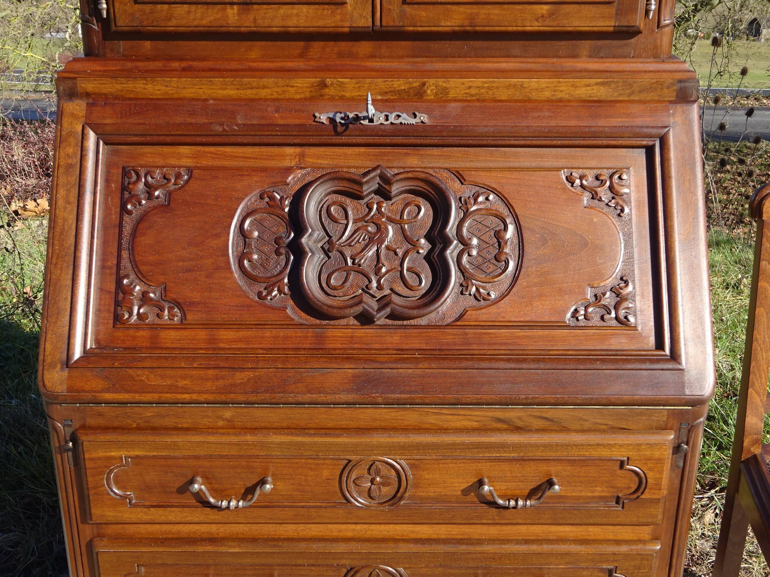 Commode, secrétaire, bibliothèque: meuble 3 en 1