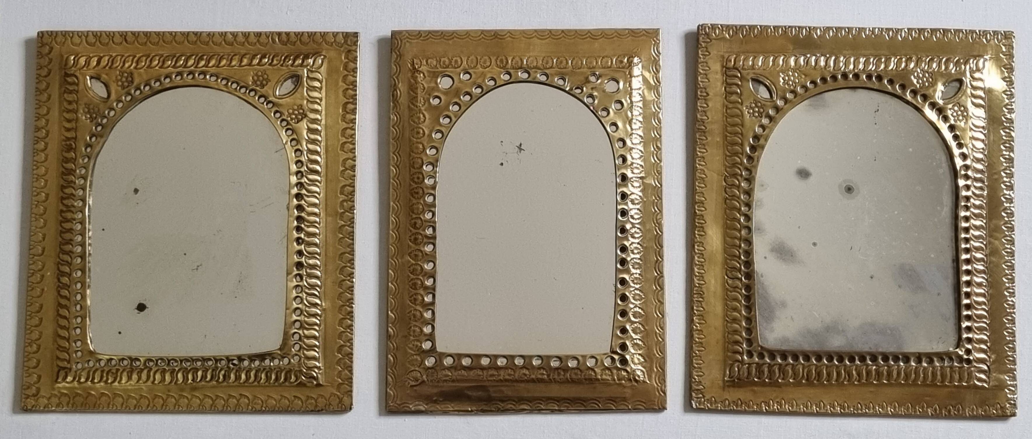 Ensemble de 3 miroirs en laiton repoussé, artisanat marocain, 20 x 25 cm