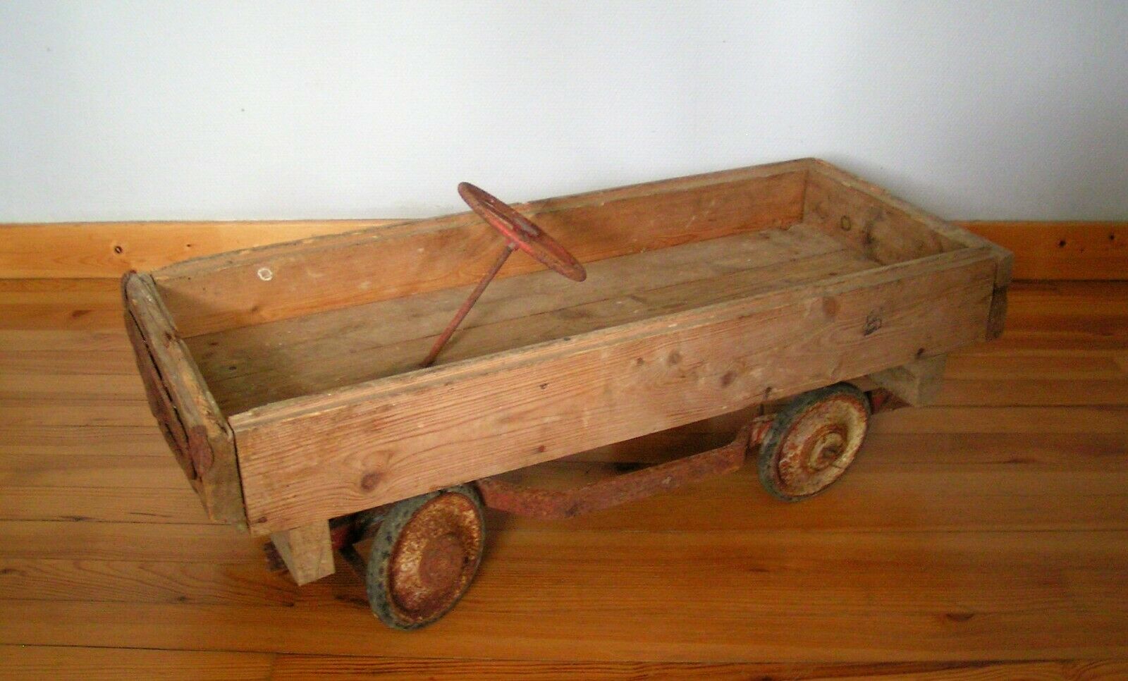 Old pedal car soap box in wood and metal 50s