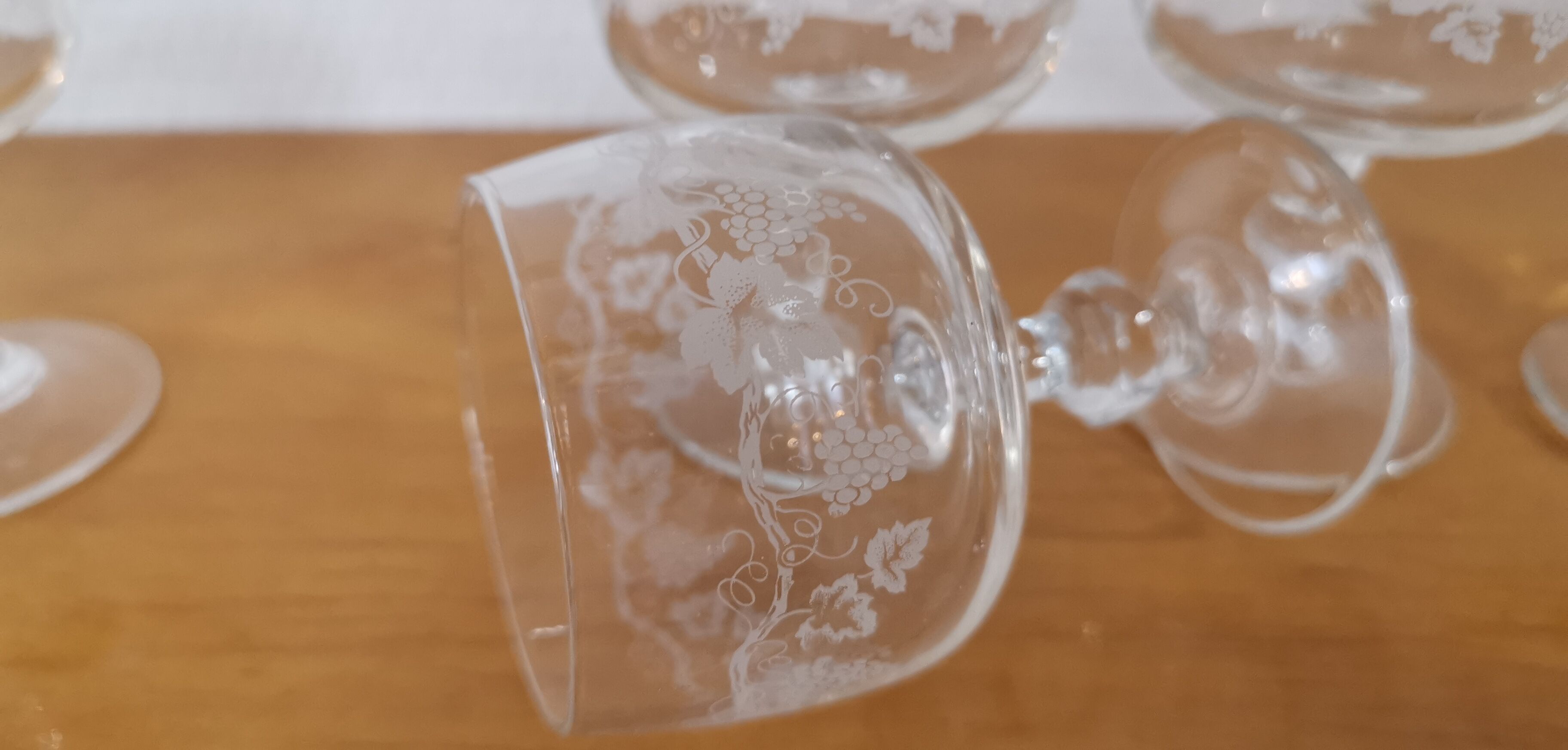 Set of 6 glasses aperitif / digestive on feet grape decoration and vine shoot Luminarc