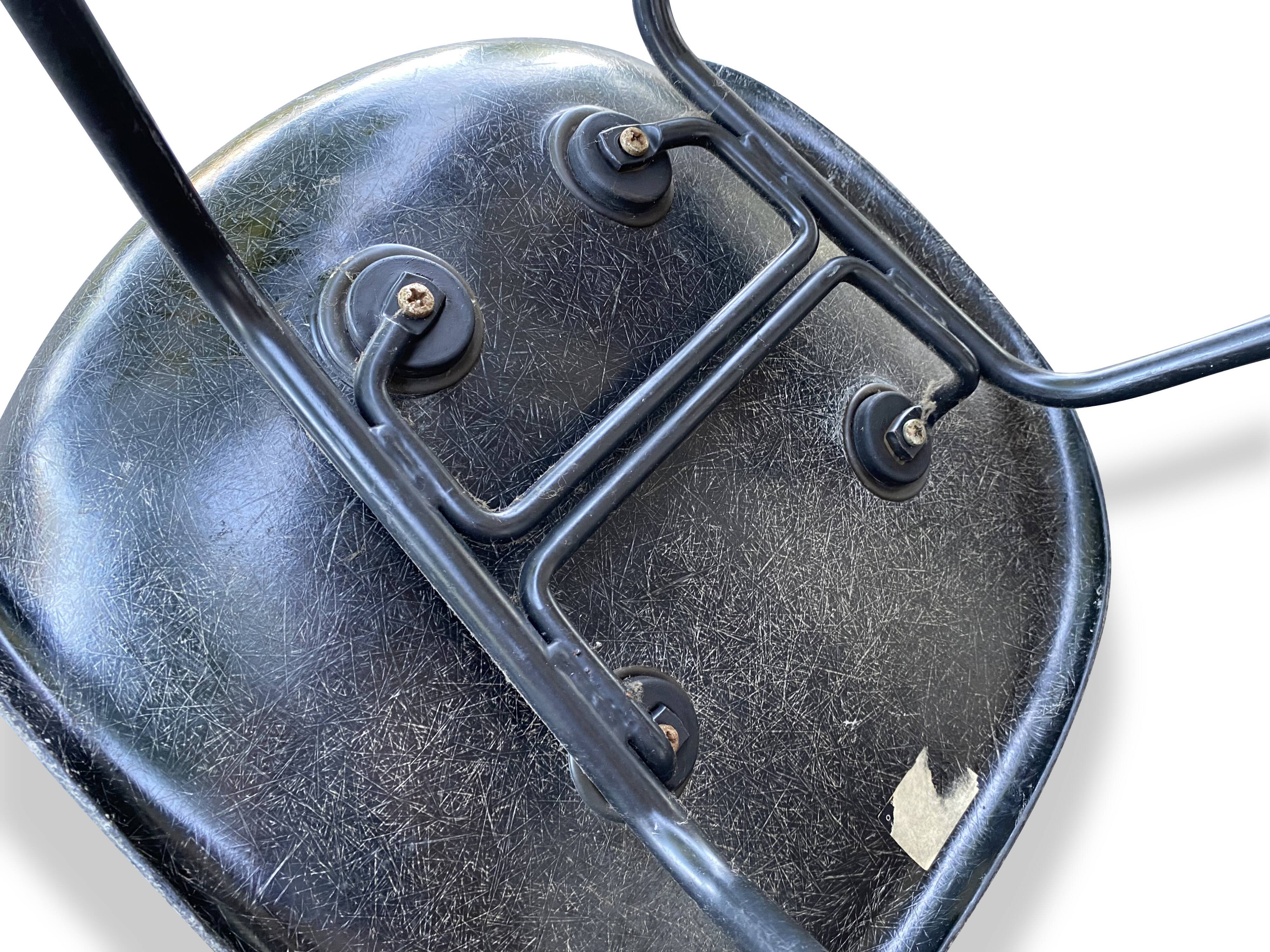 "DSX" chair by Charles & Ray Eames, Herman miller/Vitra fiberglass