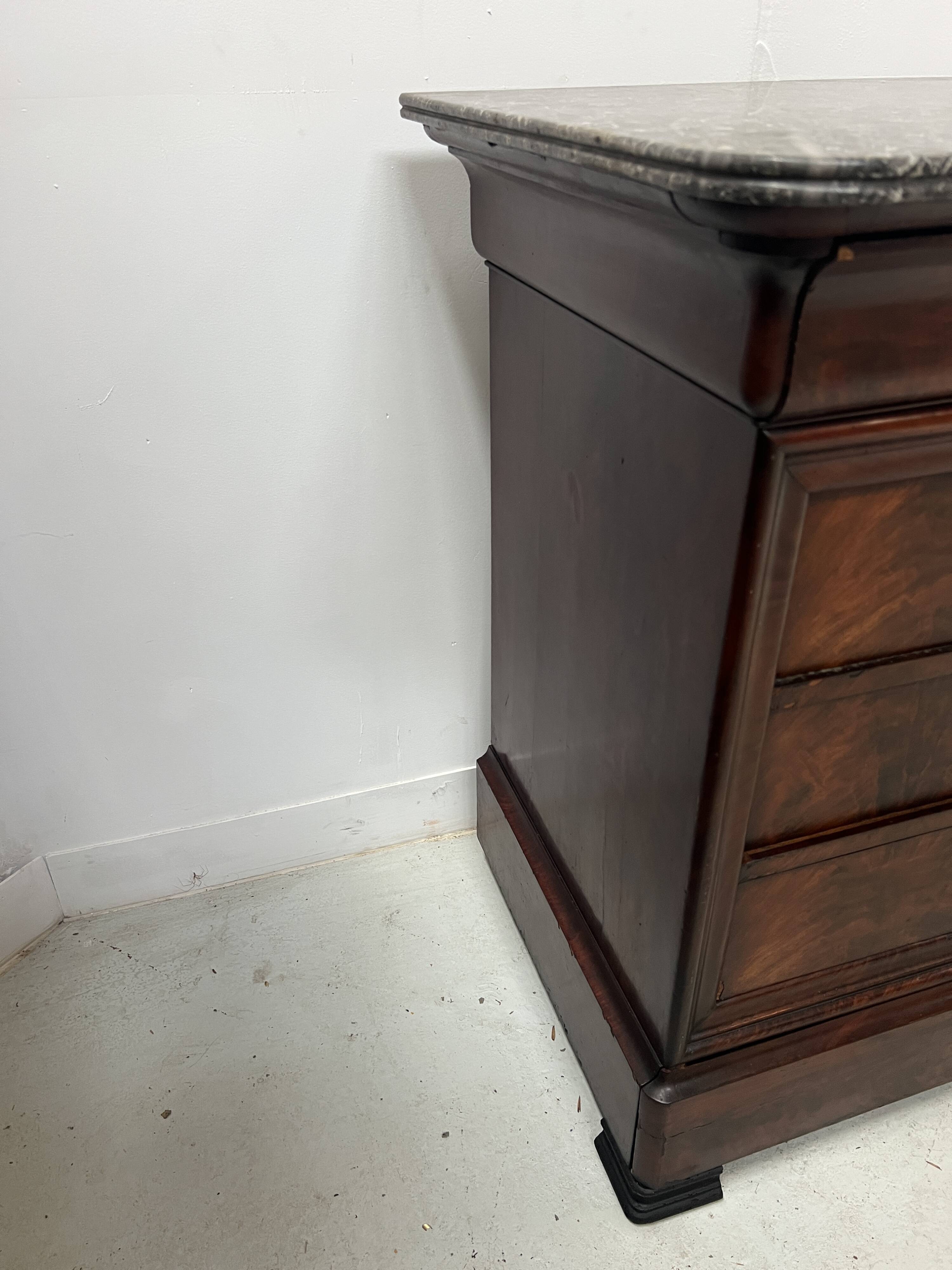 Commode secrétaire Louis Philippe en acajou XIX siècle