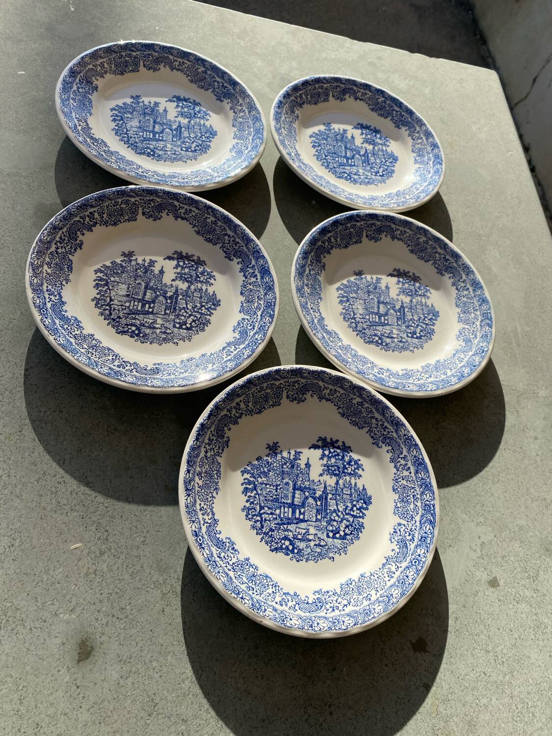 Set of 5 small dessert plates from the Nice factory, 2 stamps from the same manufacturer.