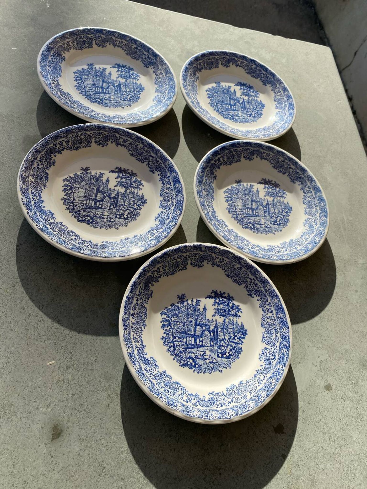 Set of 5 small dessert plates from the Nice factory, 2 stamps from the same manufacturer.