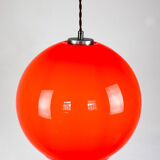 Suspension en verre rouge du milieu du siècle
