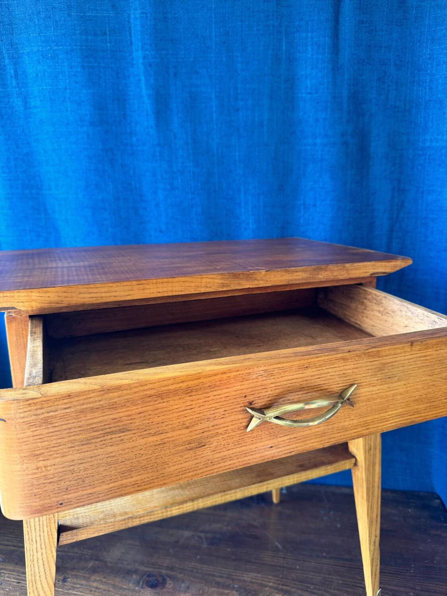 Table de chevet scandinave vintage.  Années 50/60