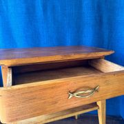 Table de chevet scandinave vintage.  Années 50/60