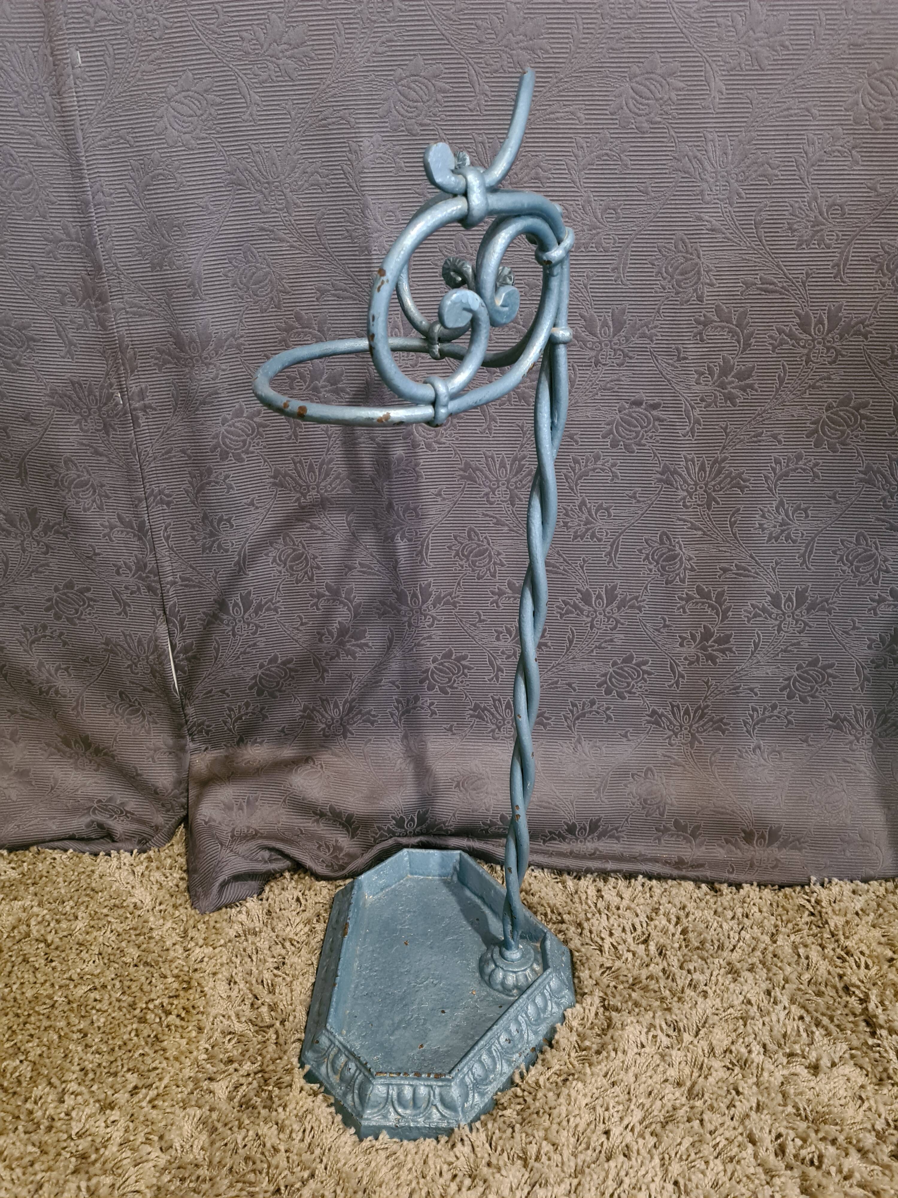 Cast iron umbrella stand
