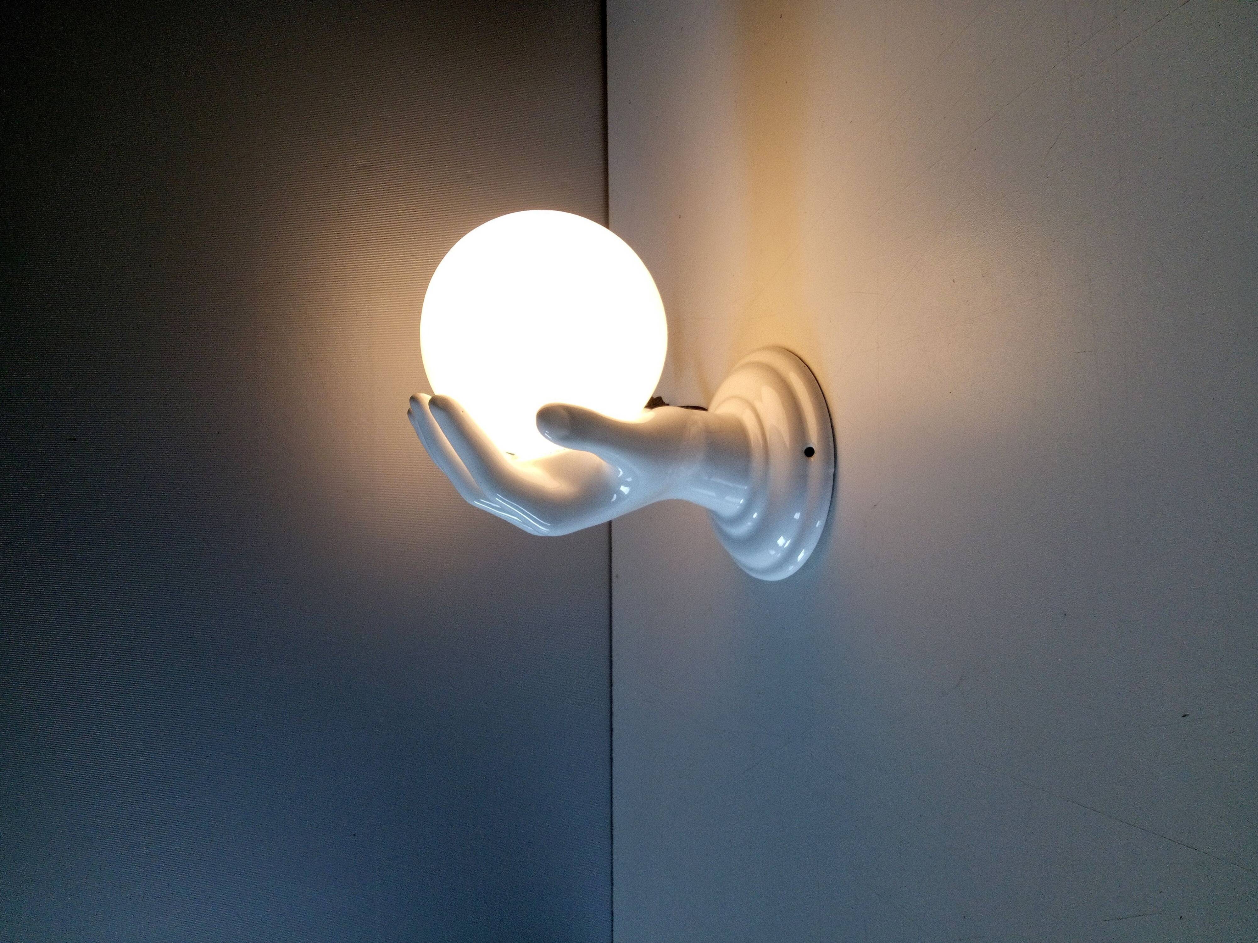 Applique main céramique blanche et opaline 1970