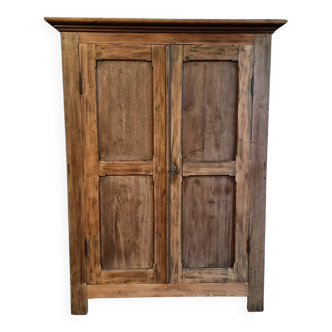 Antique French wardrobe in oak and pine, late 19th century.