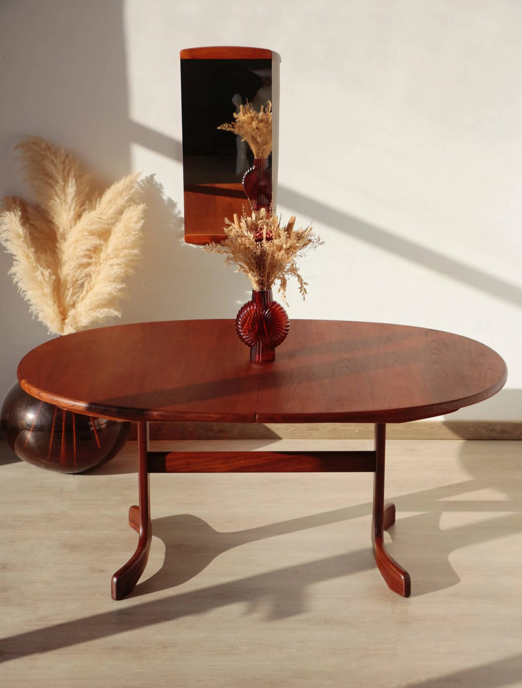 Oval dining table – 6 to 8 people – G Plan