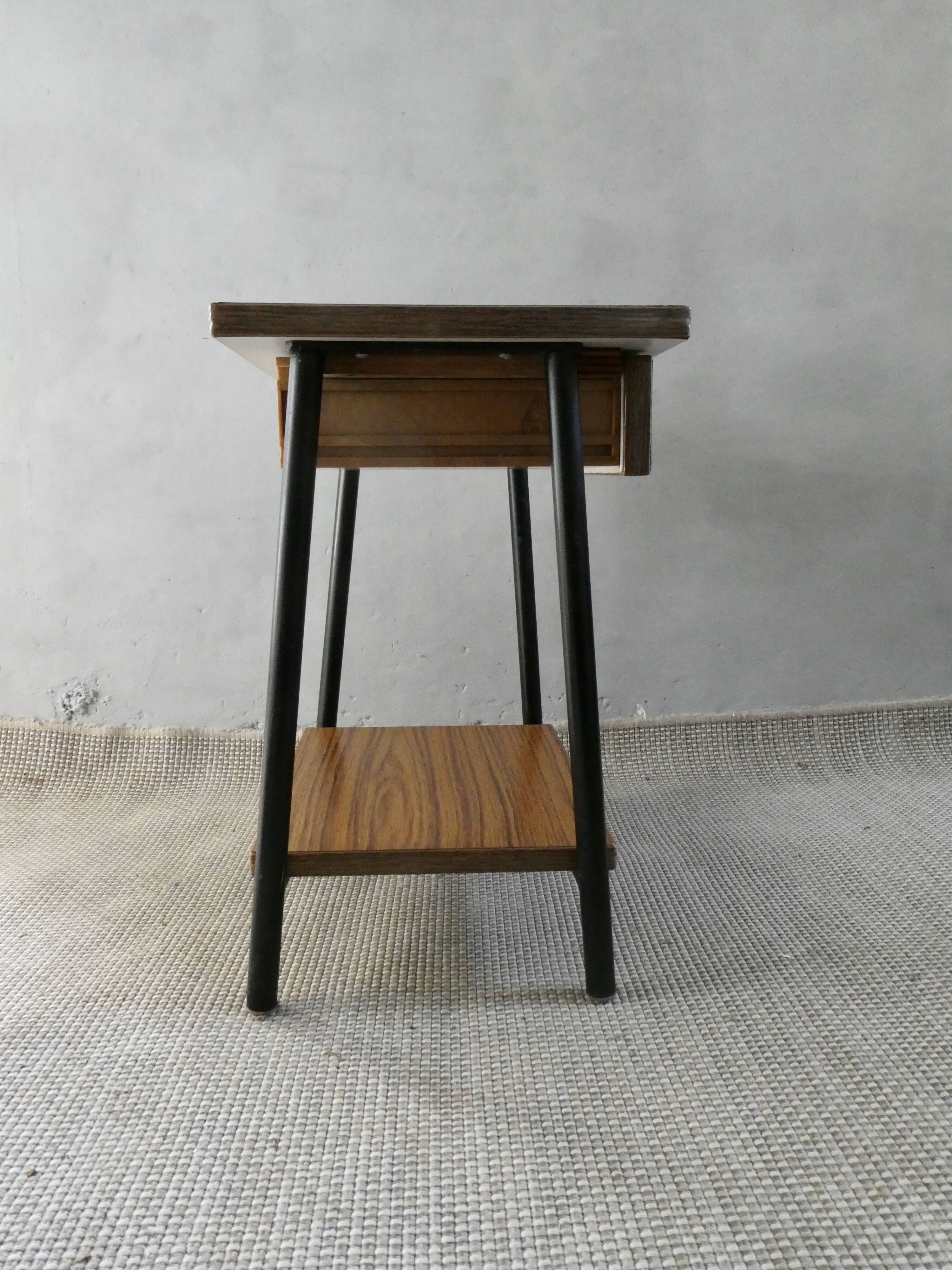 1960s-70s bedside table, CD in Sens, 1960s