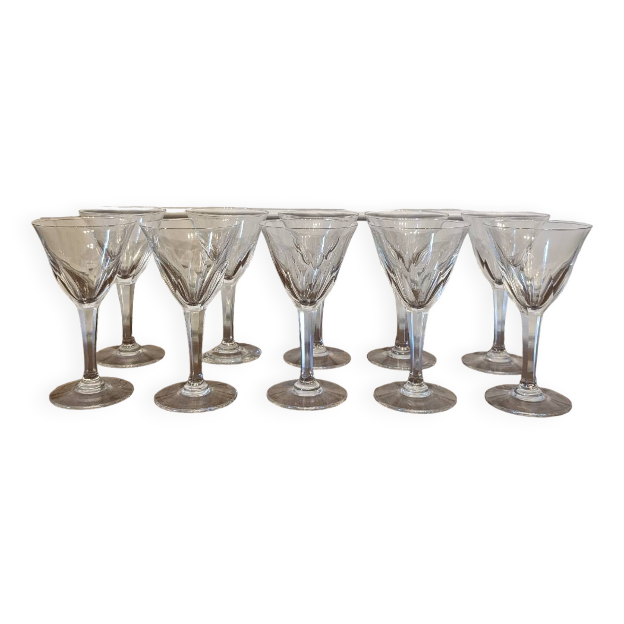 10 stemmed glasses
