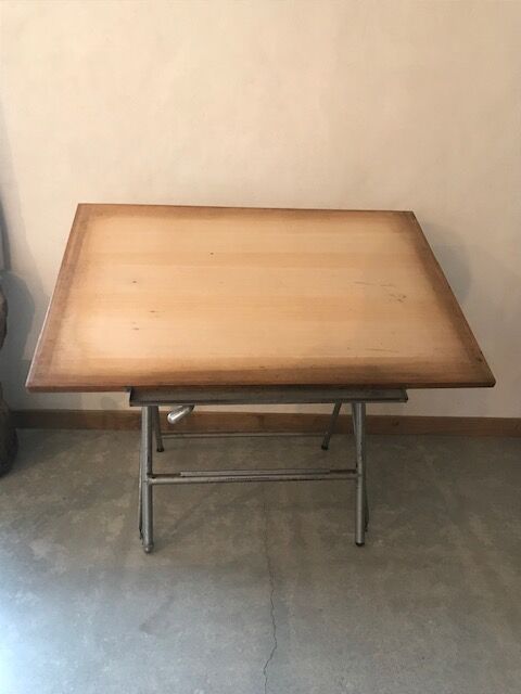 Unic drawing table with stool