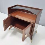 Paire de tables de chevet en noyer et cristal