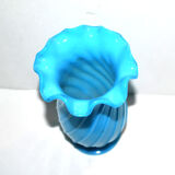 Vase ancien en opaline bleu turquoise 18.5cm