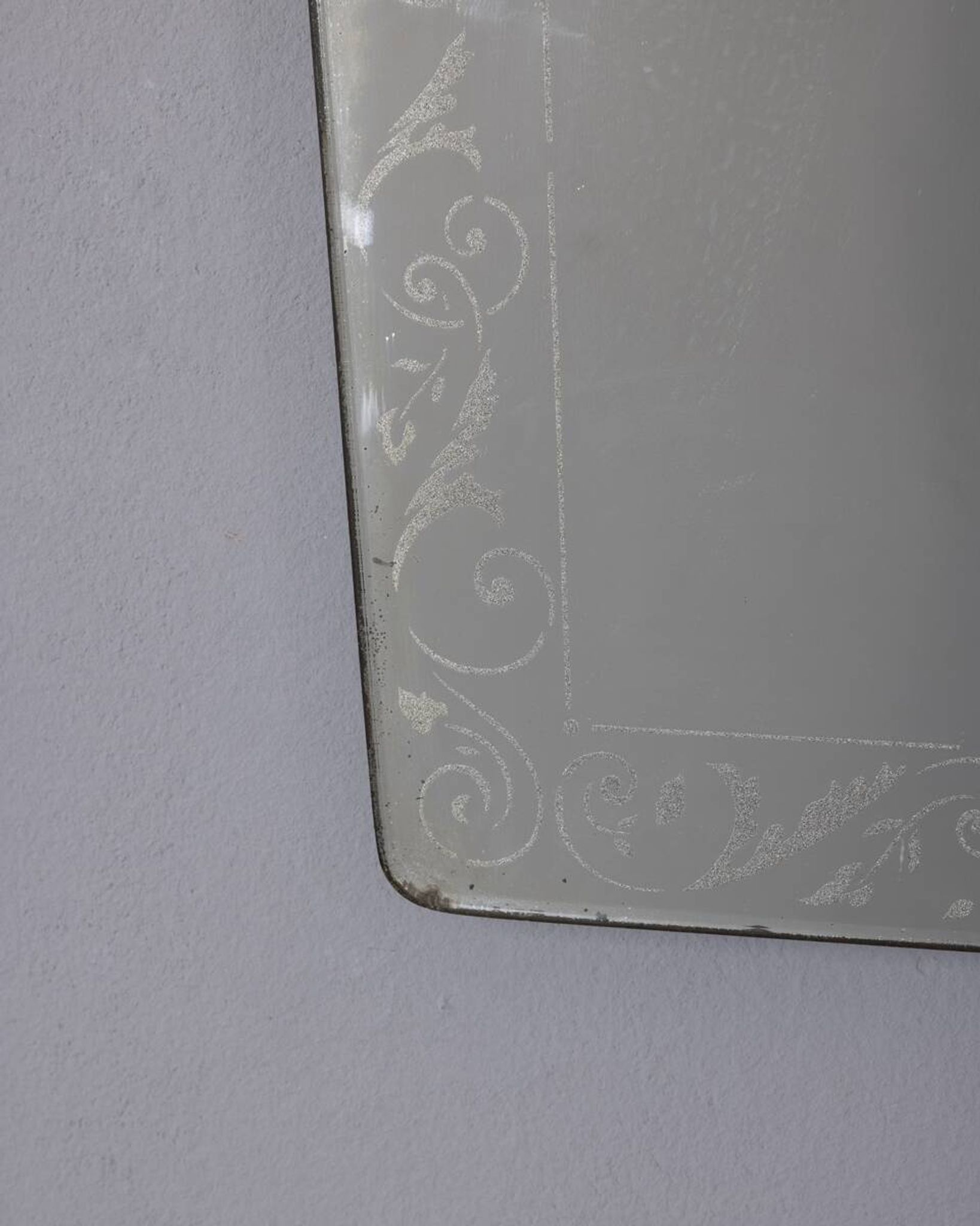 Vintage 1940s Italian design wall mirror with decorated glass