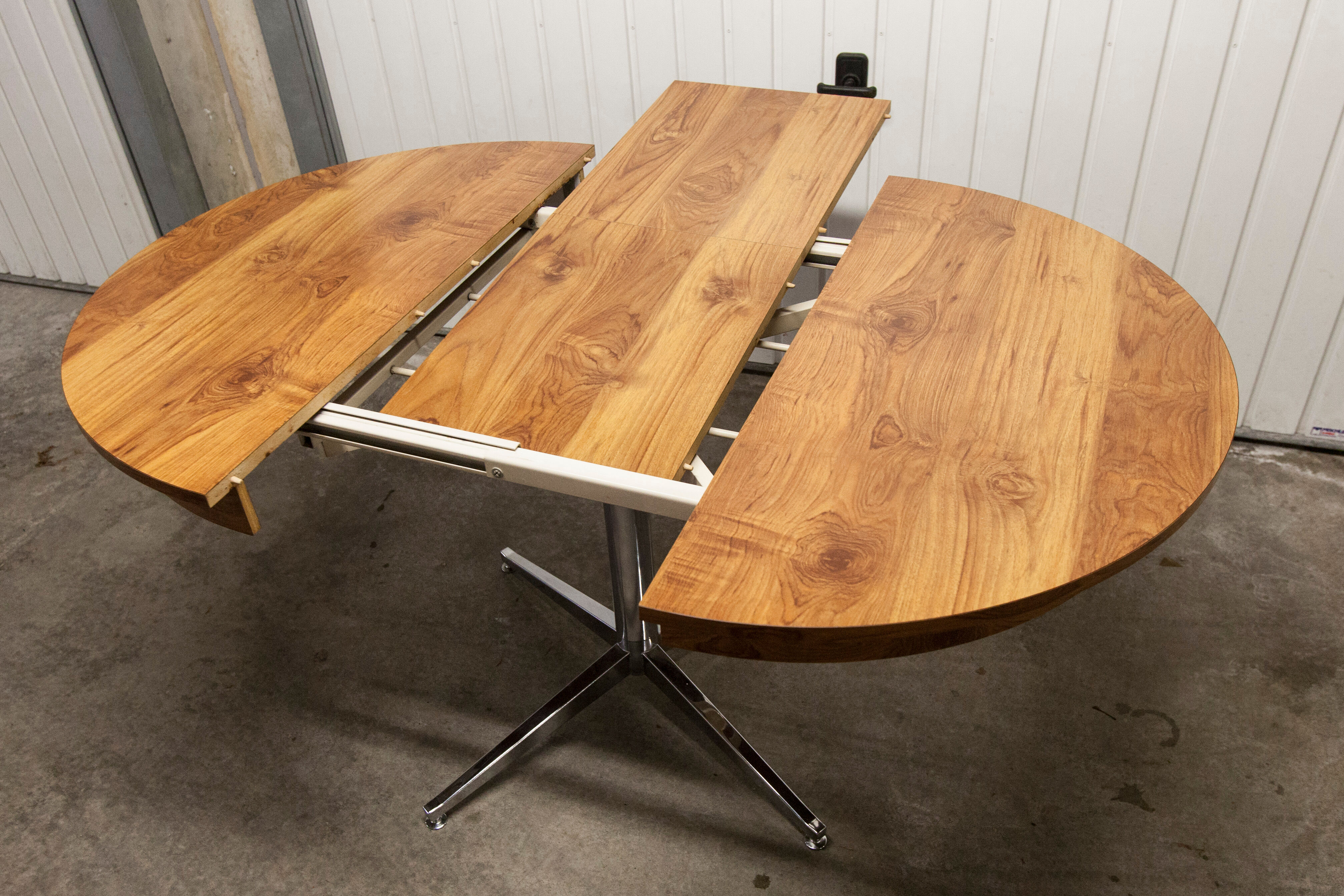 Dining table 1970 extendable formica feet cross atypical chrome