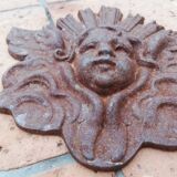 2 cast iron decorations