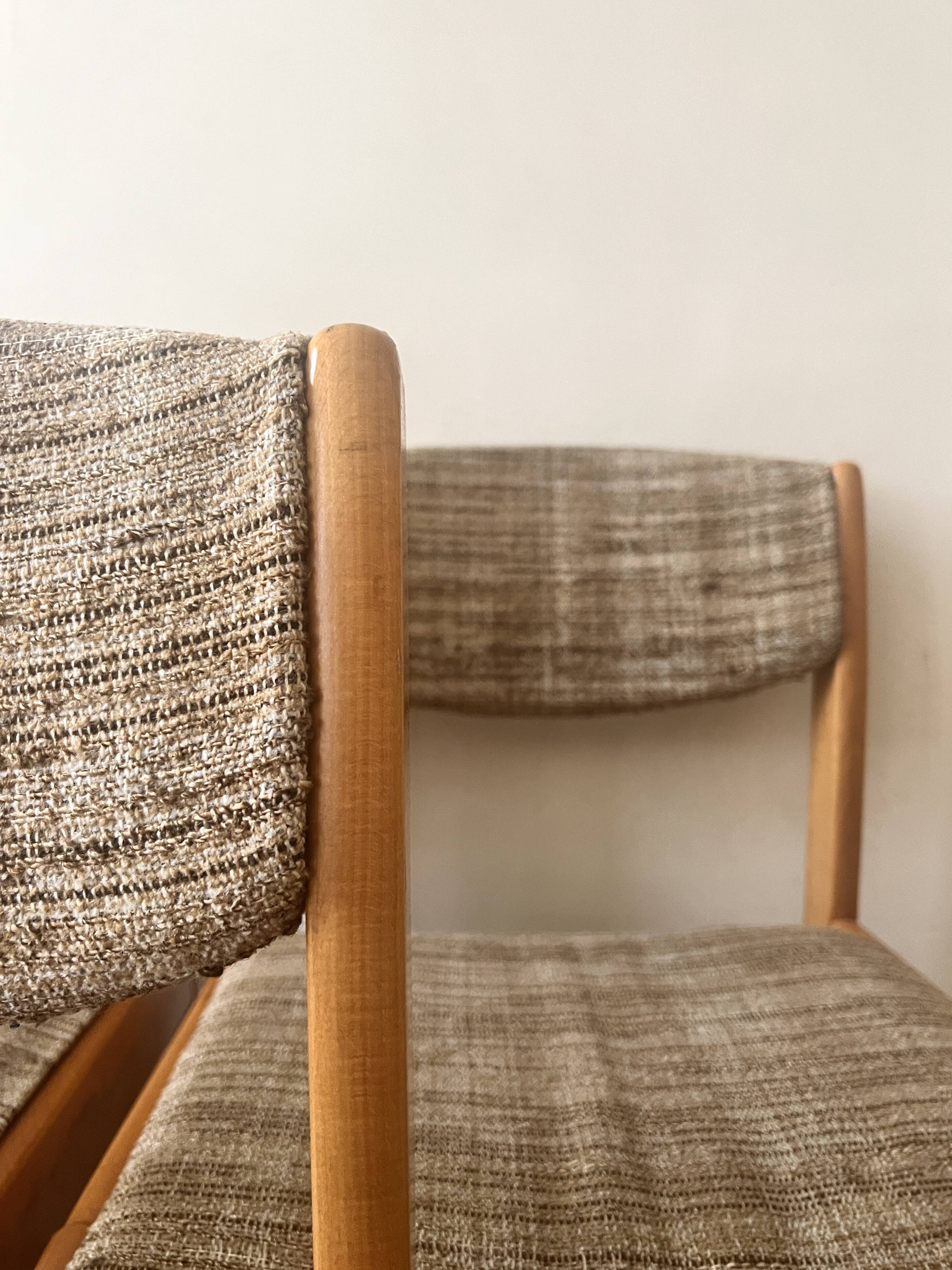Set of 6 mid-century chairs in honey wood and tweed, 1970 design by dlg Regain.