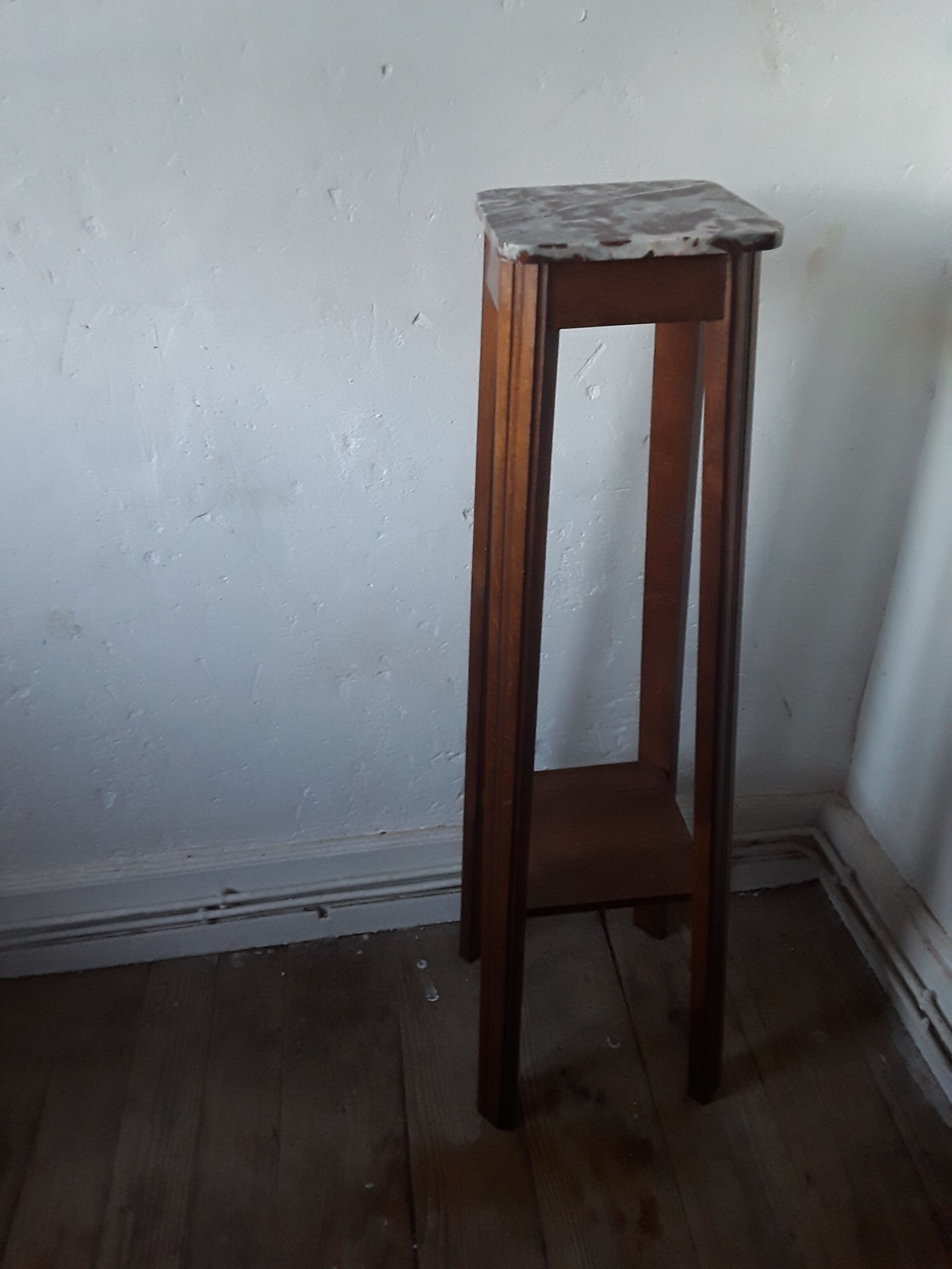 Art Deco harness in wood and marble