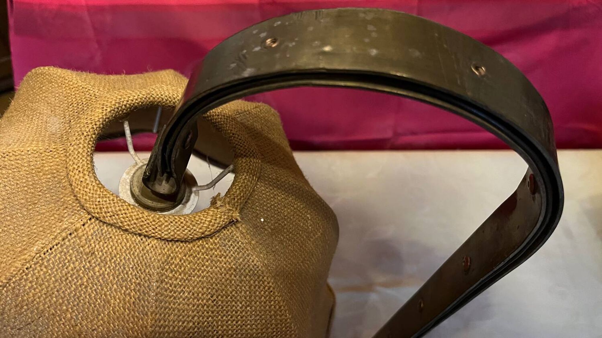 Lampe à poser fer forgé  toile de jute vintage