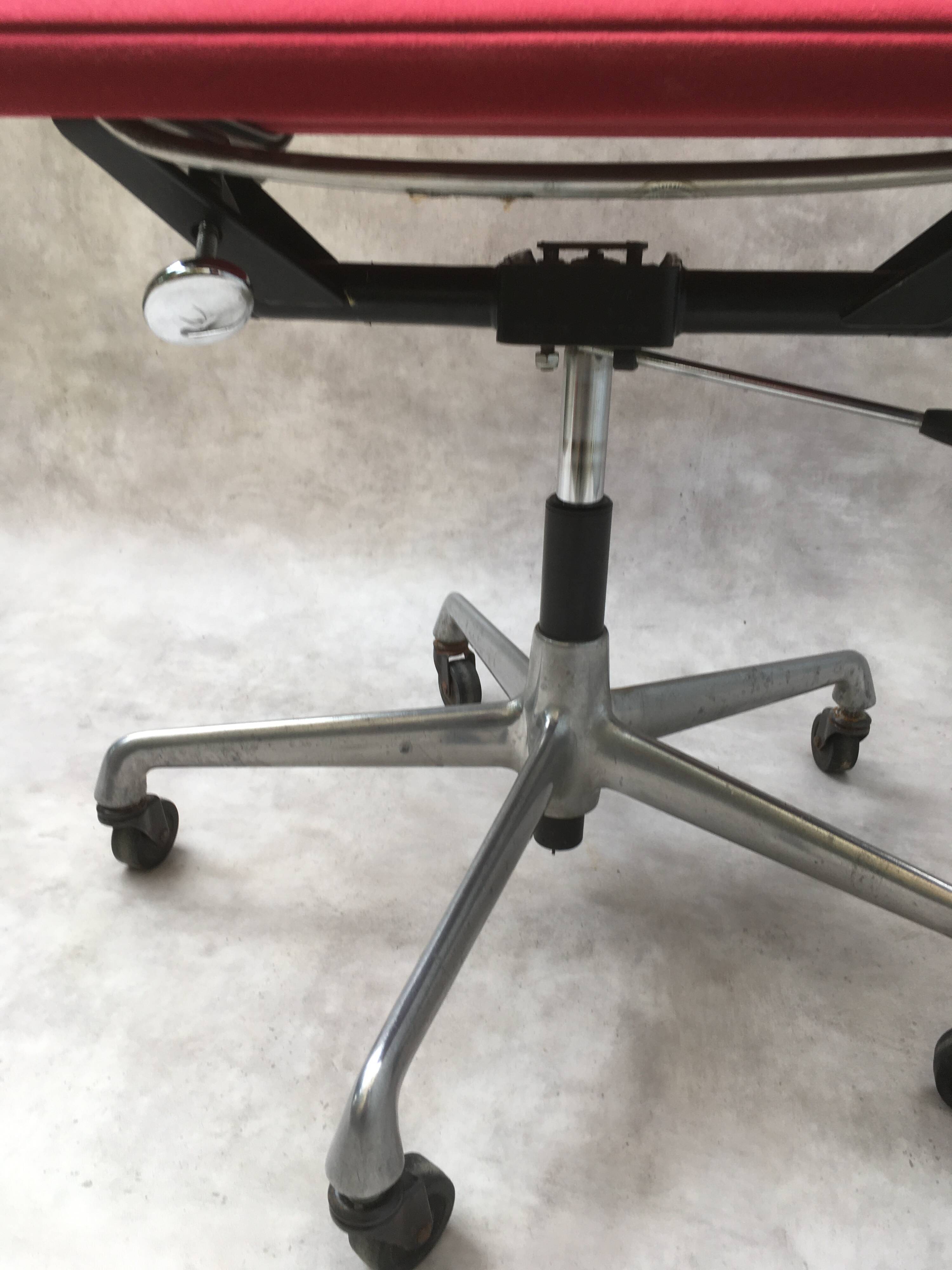 Eames EA 1117 office chair