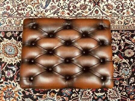 Chesterfield ottoman slipperbox